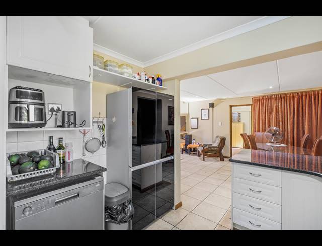5 BEDROOM HOUSE FOR SALE IN BARBEQUE DOWNS